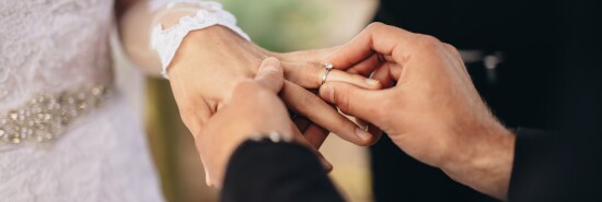 Couple wedding rings exchange
